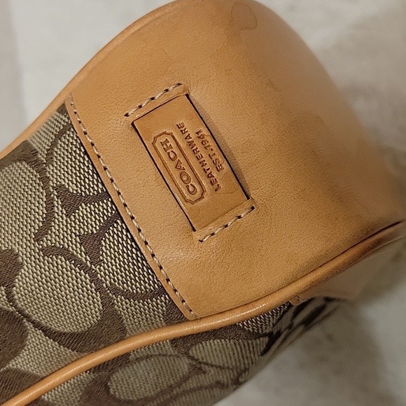 Coach - Picture 8 of 8